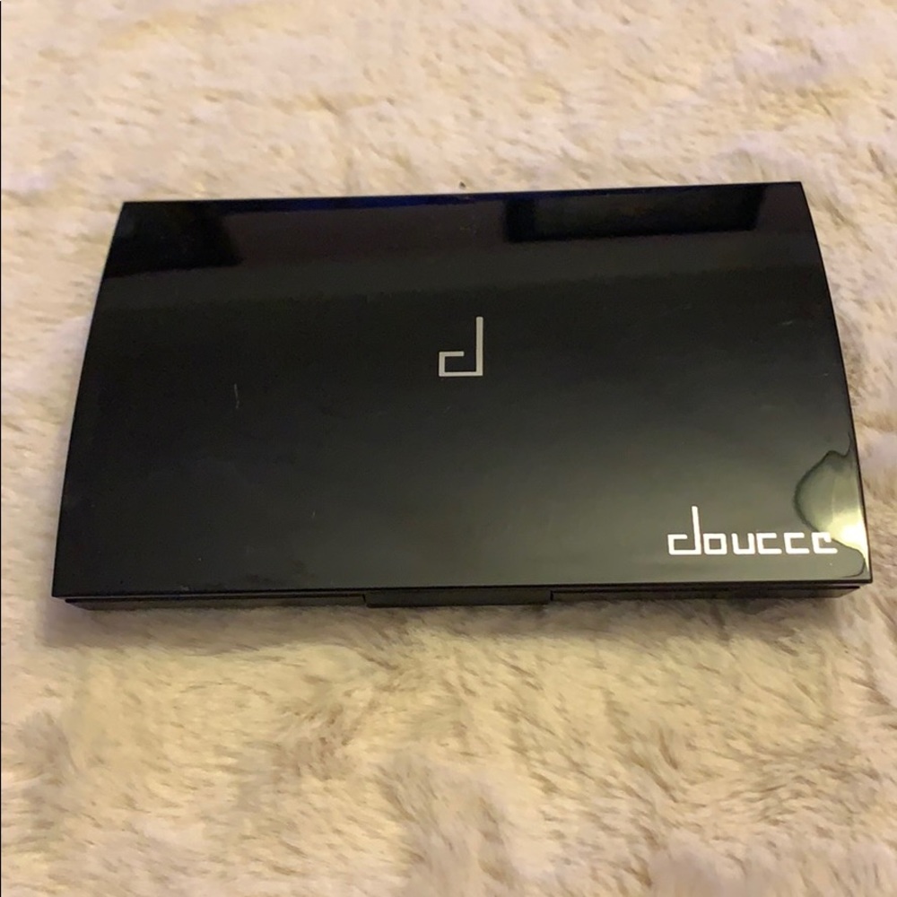 Doucce Freematic Eyeshadow Pro Palette